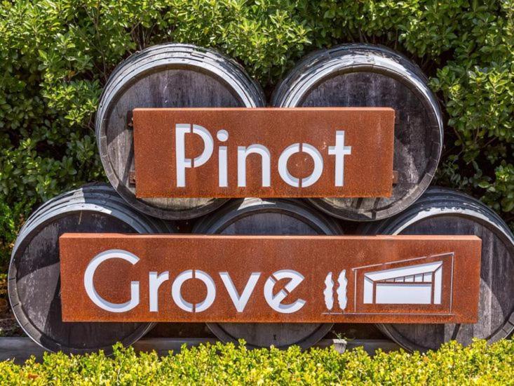 Pride Of Pinot - Martinborough Holiday Home Eksteriør billede